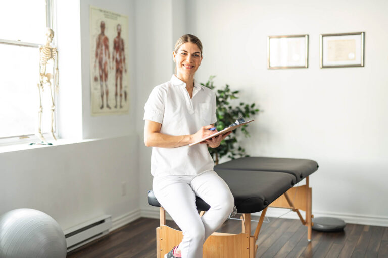 A,Modern,Rehabilitation,Physiotherapy,Woman,Worker,At,Job