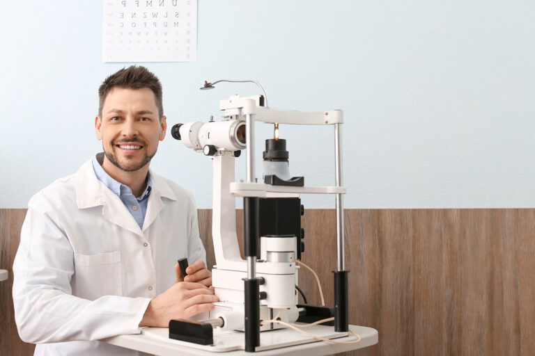 Portrait,Of,Male,Ophthalmologist,In,Clinic