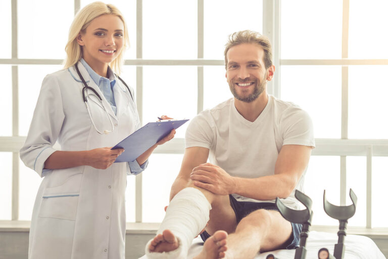 Beautiful,Female,Medical,Doctor,Is,Listening,To,Handsome,Patient,With