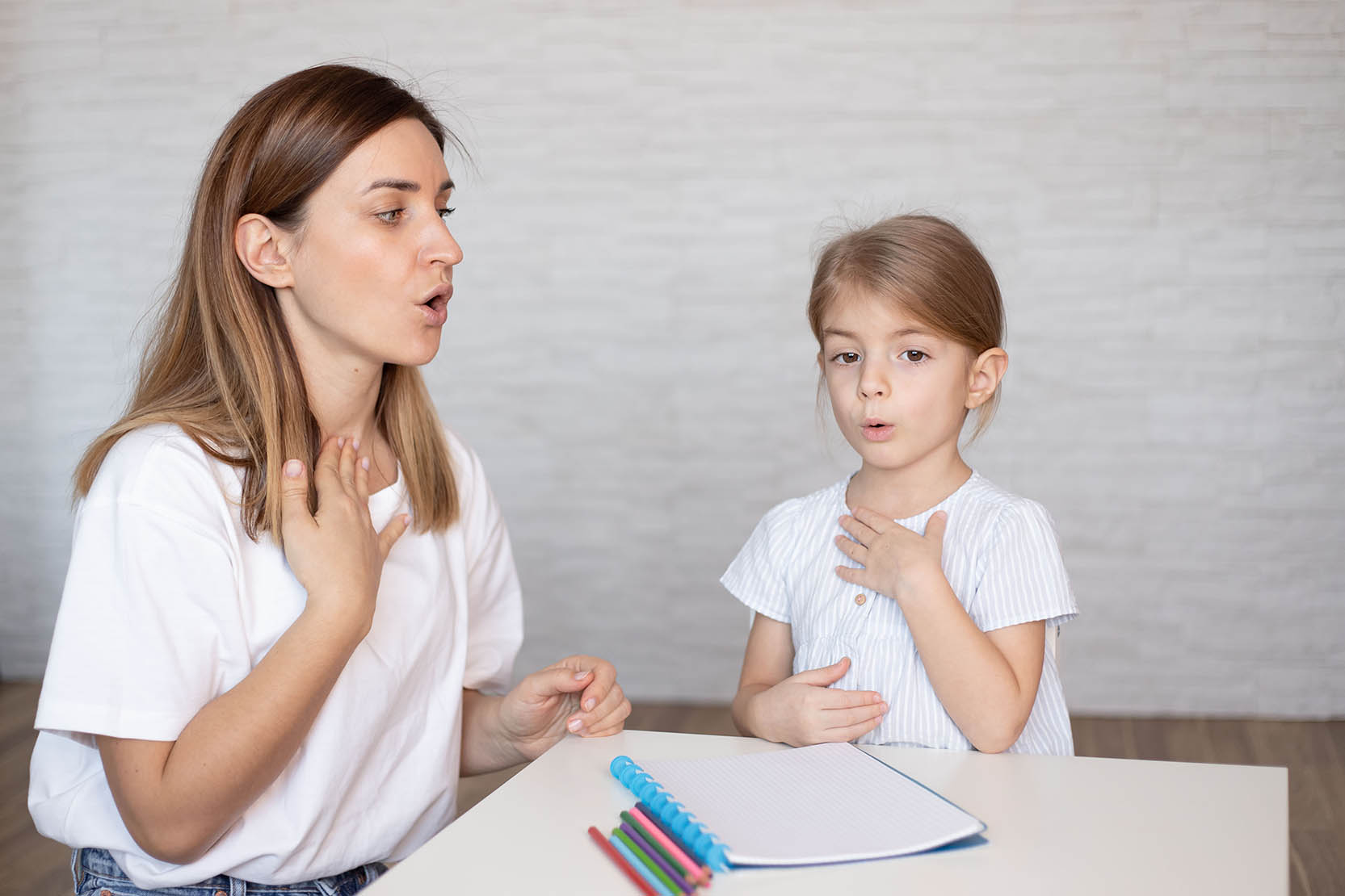 Young,Woman,And,Little,Girl,Doing,Exercise,For,Restructuring,Oral
