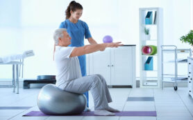 Physiotherapist,Working,With,Patient,In,Clinic