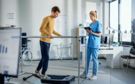 Hospital,Physical,Therapy,Room:,Patient,With,Injury,Walking,On,Treadmill