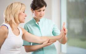 Blonde,Woman,During,Rehabilitation,After,Wrist,Injury