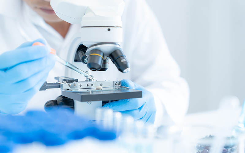 Scientist,Analyze,Biochemical,Samples,In,Advanced,Scientific,Laboratory.,Medical,Professional