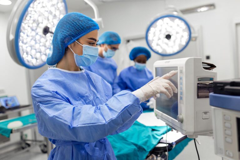 Anesthesiologist,Keeping,Track,Of,Vital,Functions,Of,The,Body,During