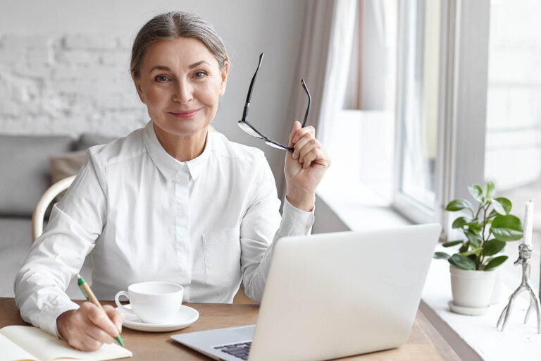 Elegant,Mature,Female,Psychologist,Working,In,Modern,Office,,Holding,Eyeglasses