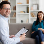 Portrait,Of,Professional,Psychologist,Consults,A,Female,Patient,In,A