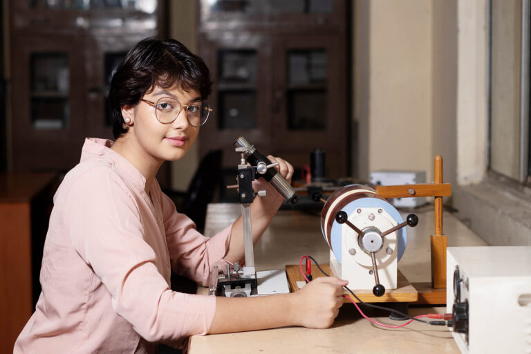 Indian,Girl,Student,Working,Or,Experimenting,In,Science,Lab.